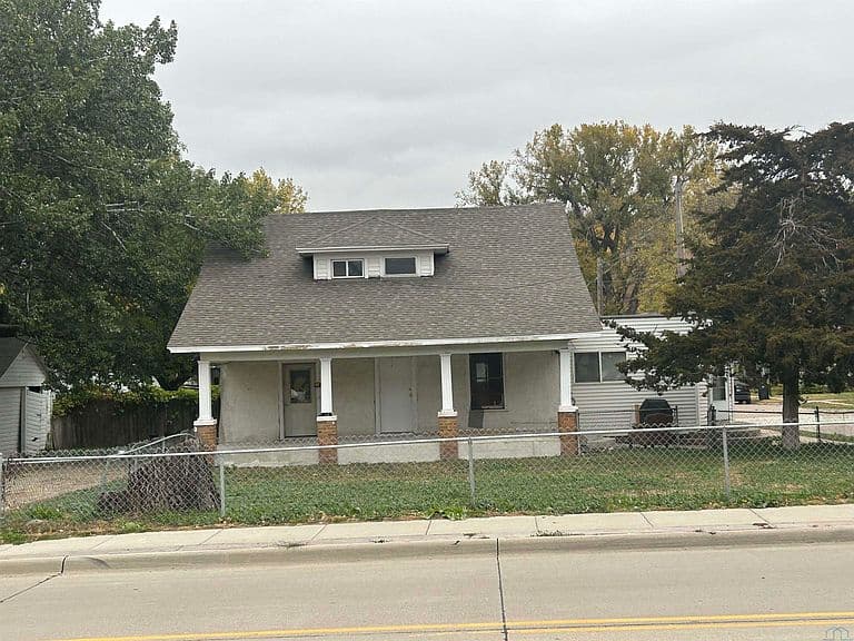 Listing photo 3