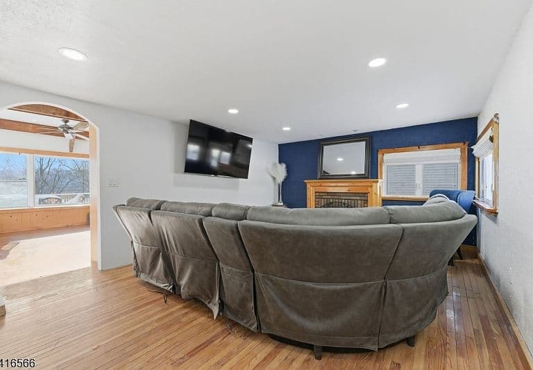 Listing photo 4