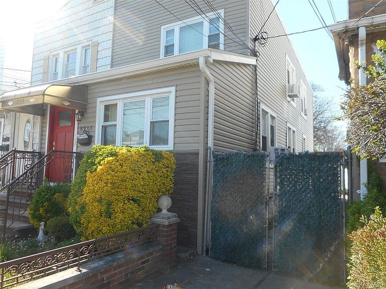 Listing photo 2