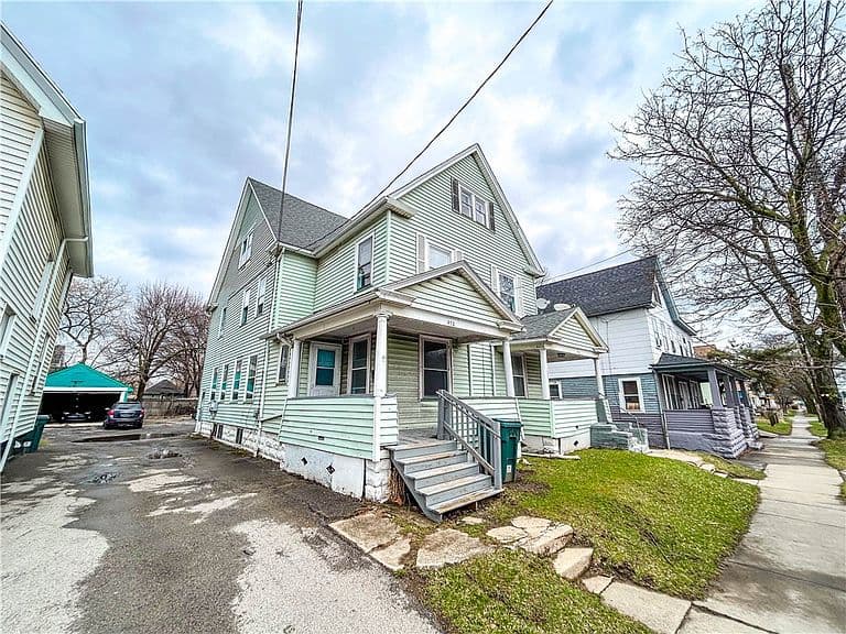 Listing photo 2