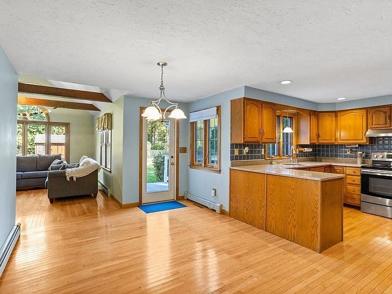 Listing photo 5