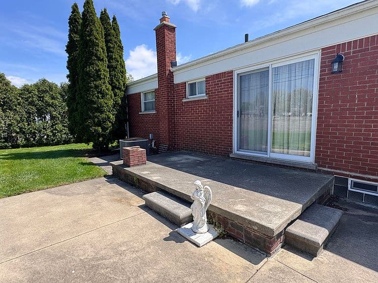 Listing photo 5