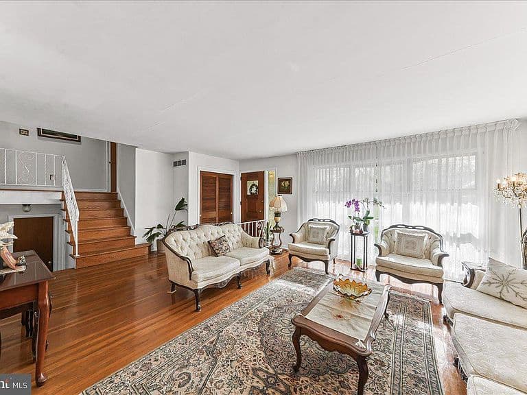 Listing photo 5