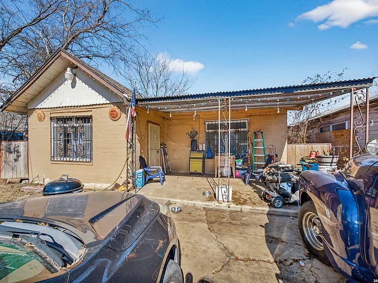 Listing photo 3