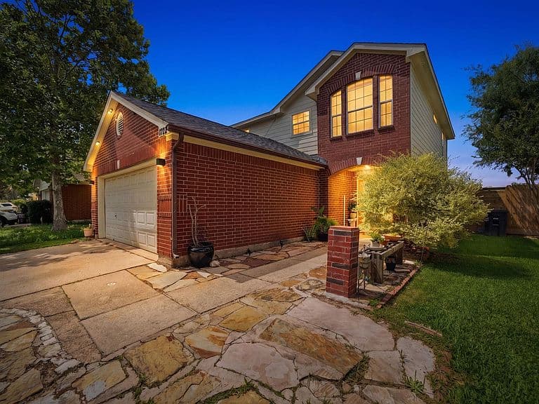 Listing photo 2