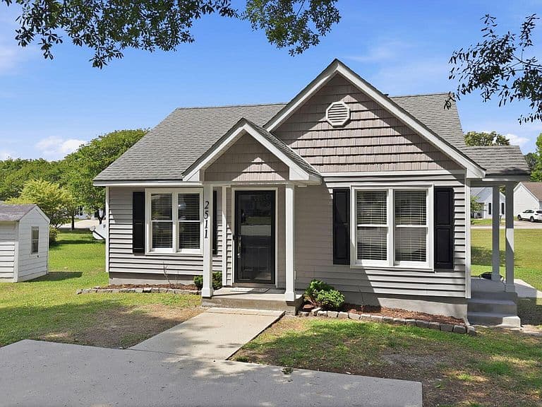 Listing photo 2