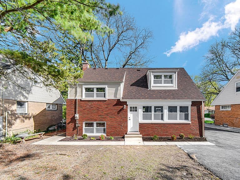 Listing photo 3