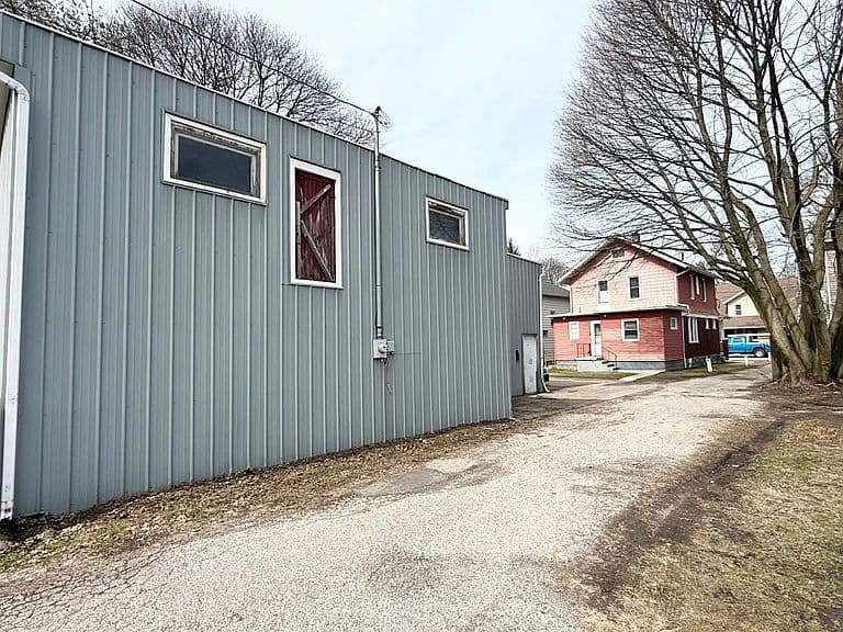 Listing photo 5