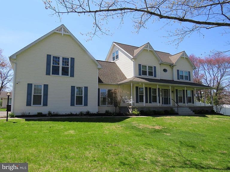 Listing photo 3
