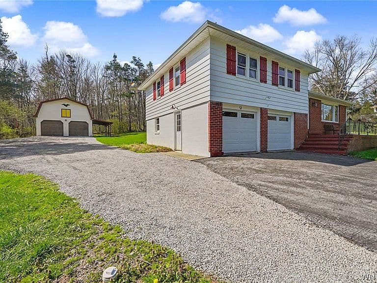 Listing photo 4