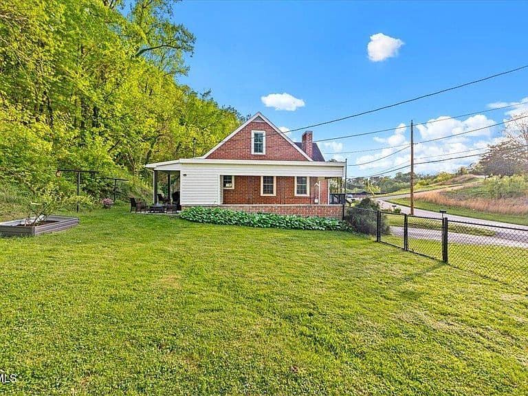 Listing photo 4