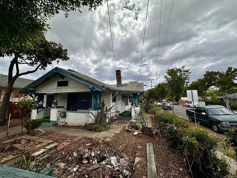 Listing photo 2