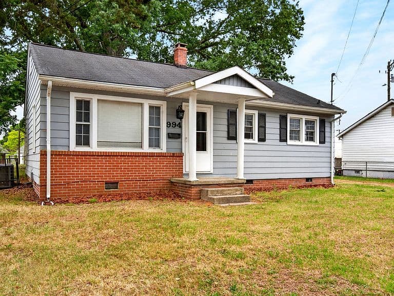 Listing photo 2