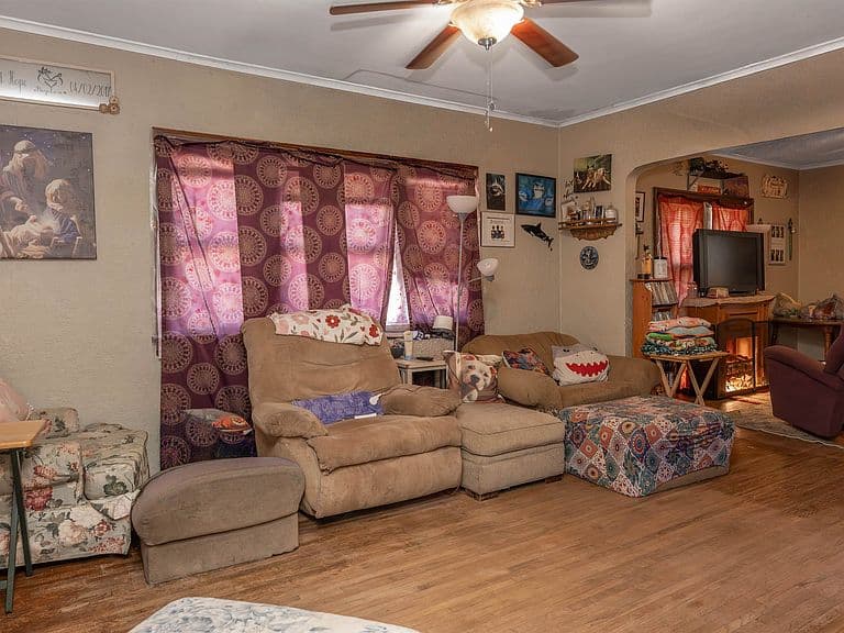 Listing photo 4