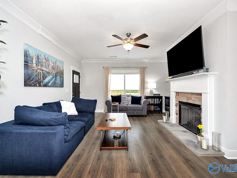 Listing photo 5