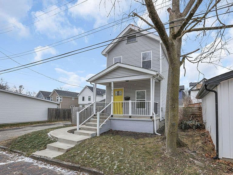 Listing photo 2