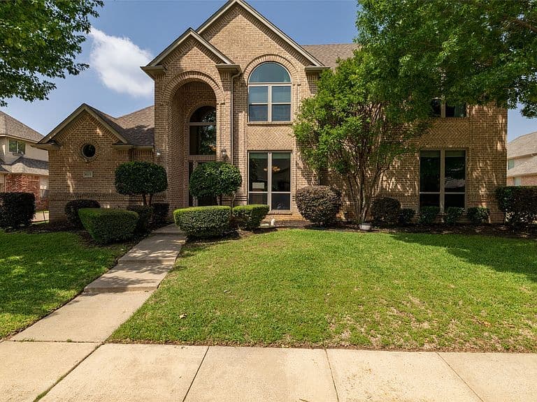 Listing photo 2