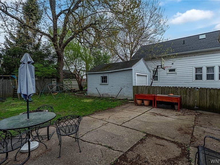 Listing photo 5