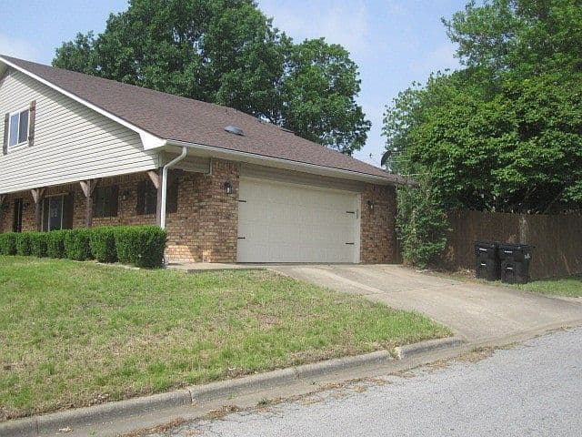 Listing photo 3