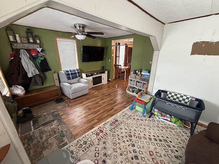 Listing photo 4
