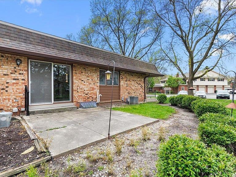 Listing photo 5
