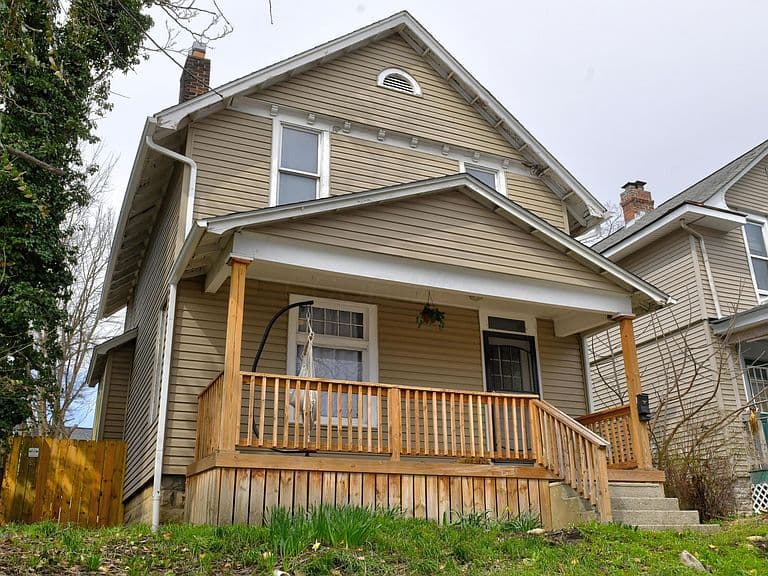 Listing photo 2