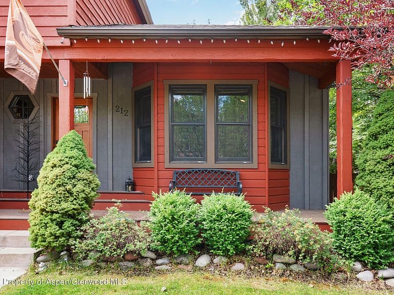 Listing photo 2