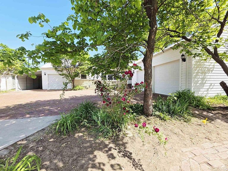Listing photo 4