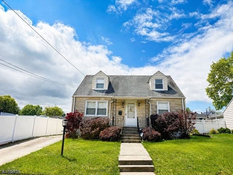Listing photo 2