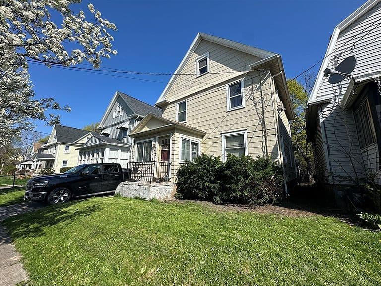 Listing photo 4