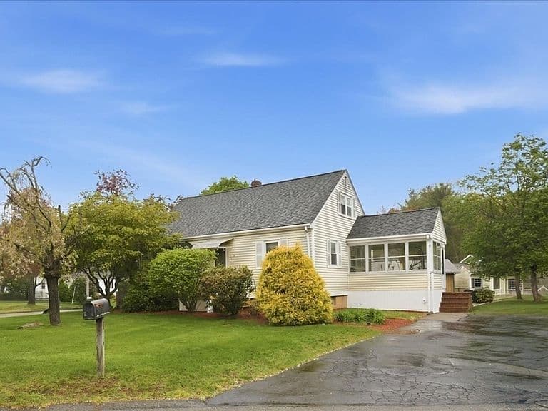 Listing photo 2