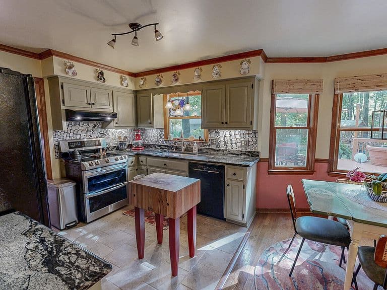 Listing photo 3
