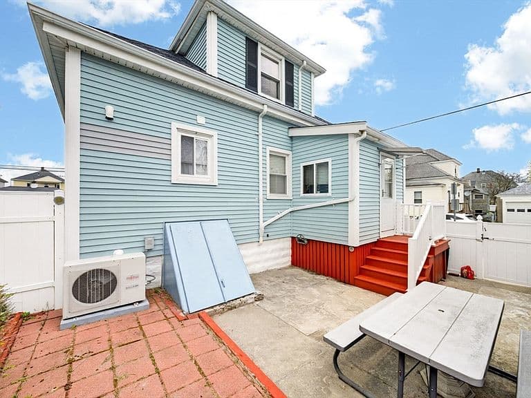 Listing photo 4