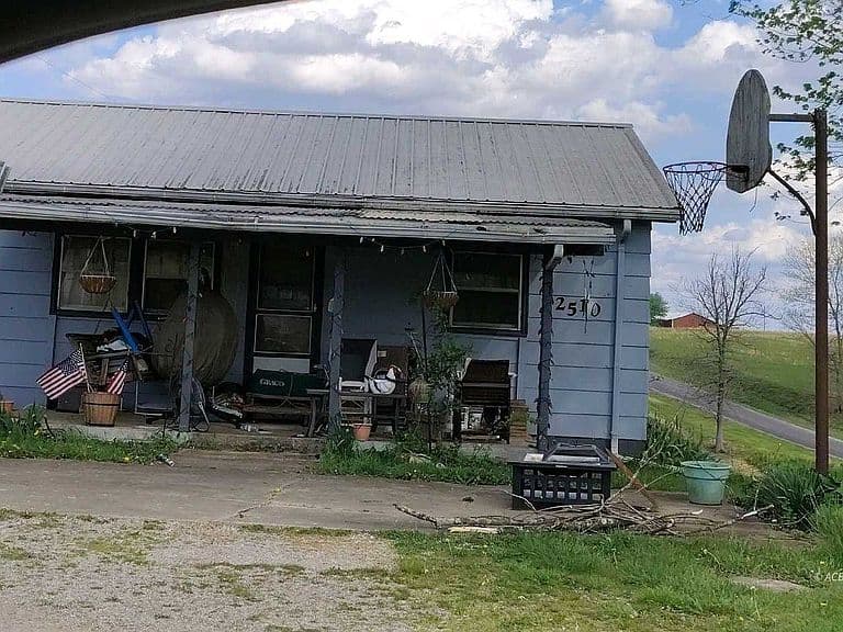 Listing photo 2