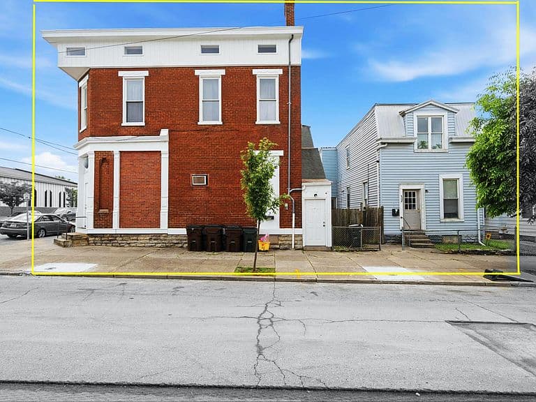 Listing photo 3