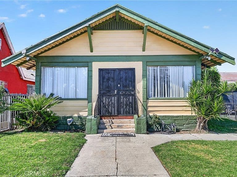 Listing photo 2