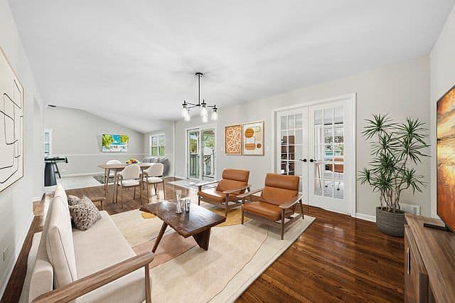 Listing photo 2