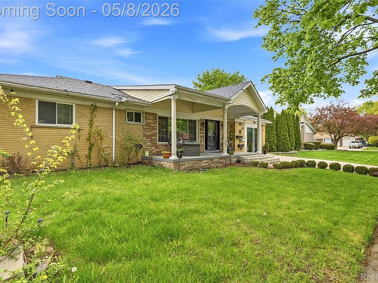 Listing photo 3