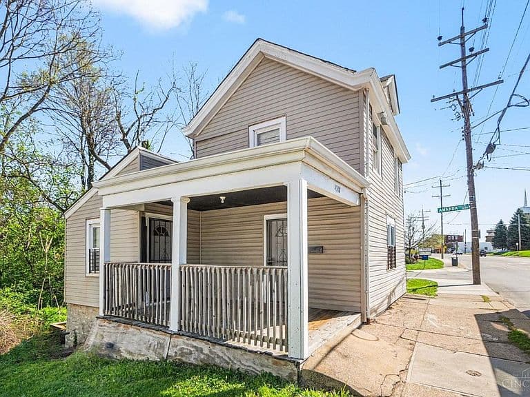 Listing photo 2