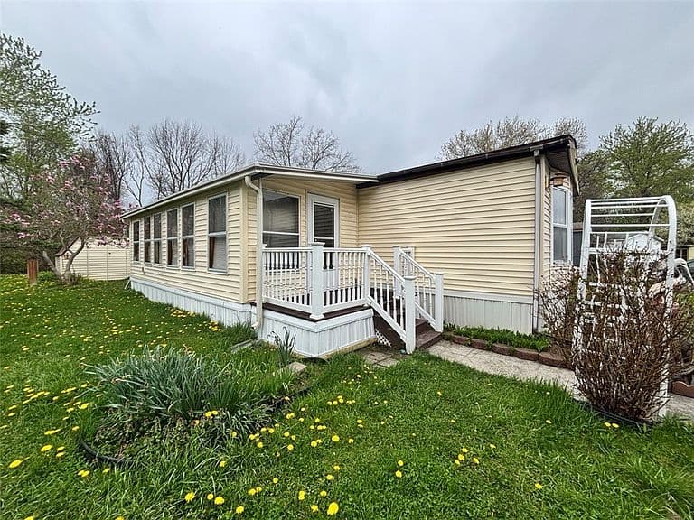 Listing photo 2