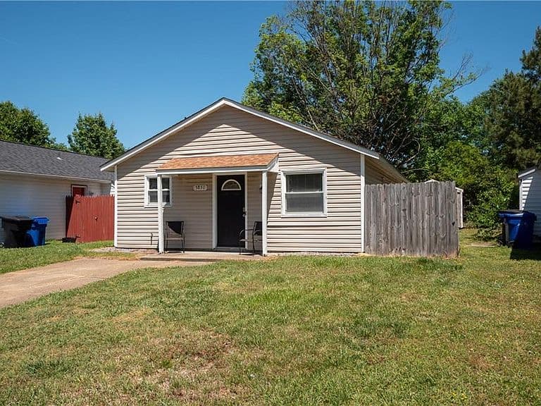 Listing photo 3