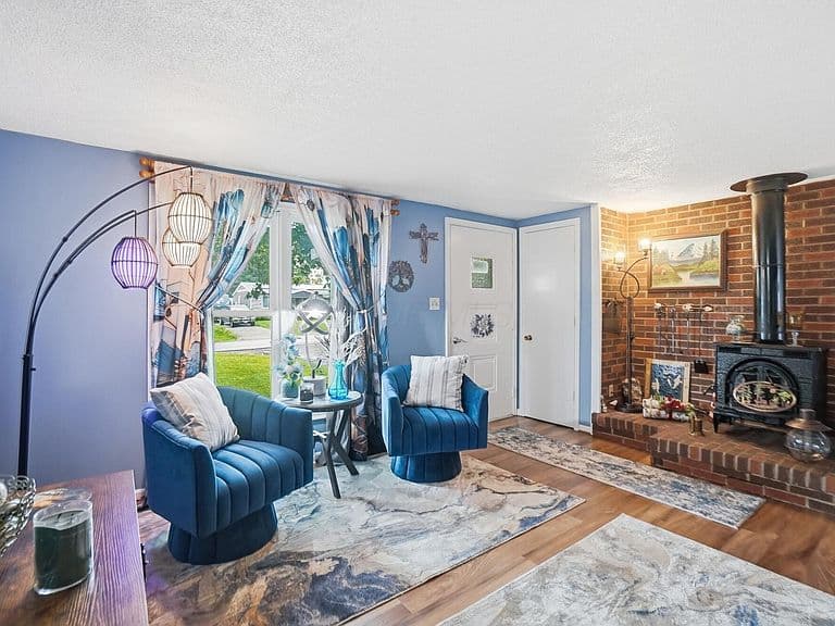 Listing photo 5