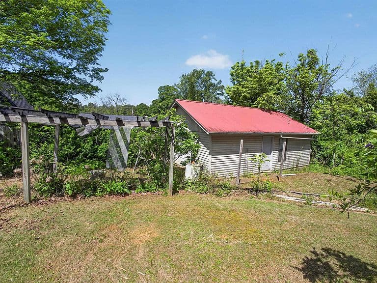 Listing photo 5