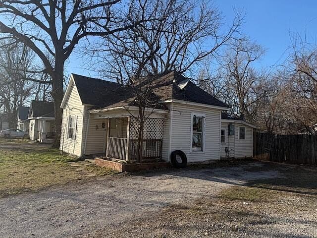 Listing photo 2
