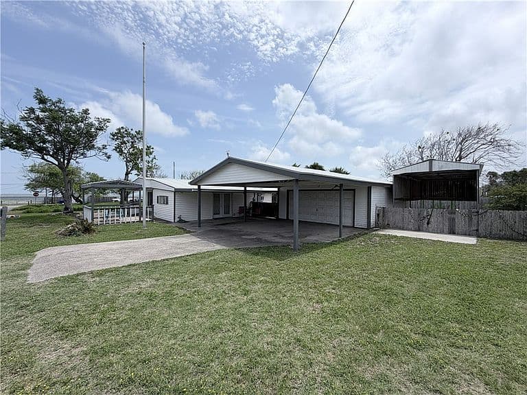 Listing photo 3