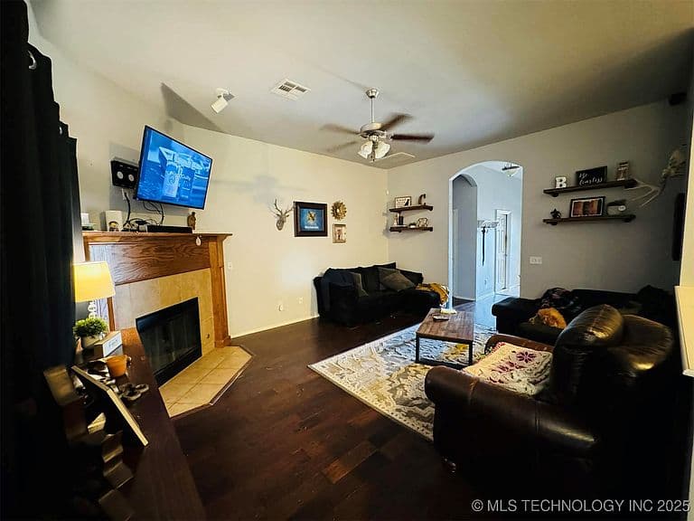 Listing photo 5