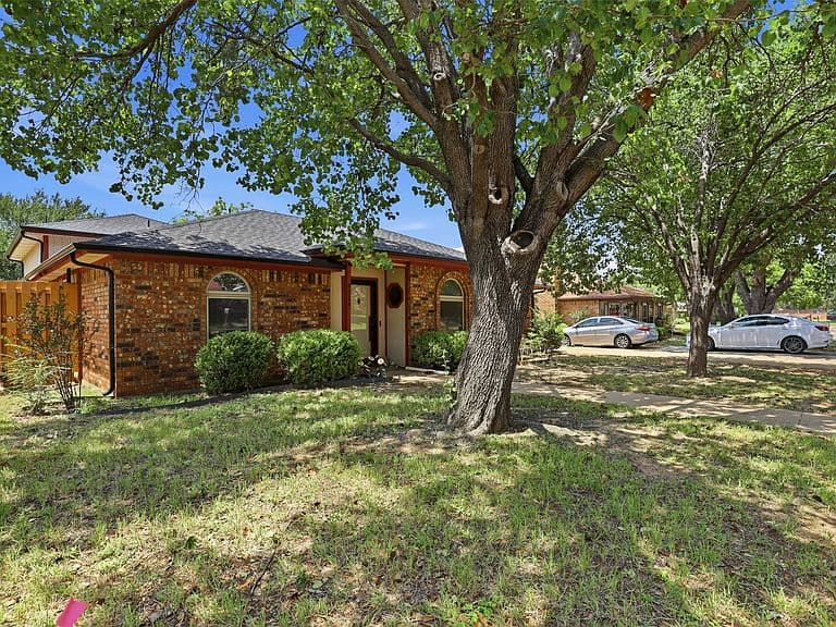 Listing photo 4