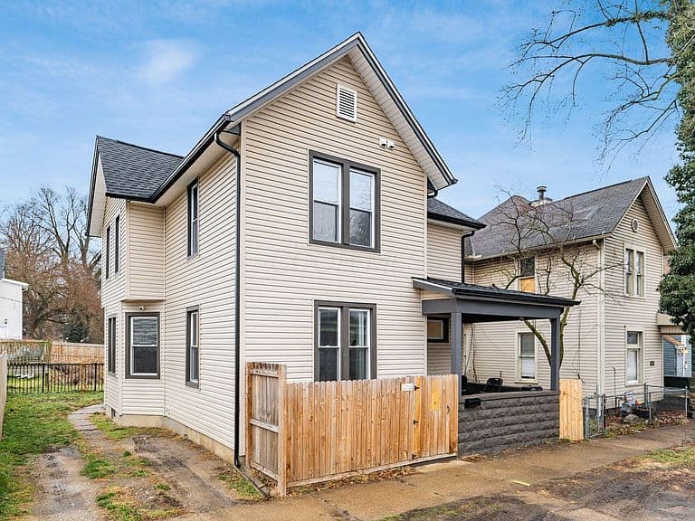 Listing photo 3