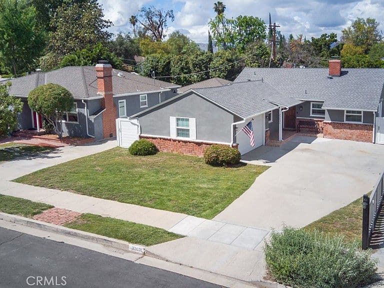 Listing photo 3