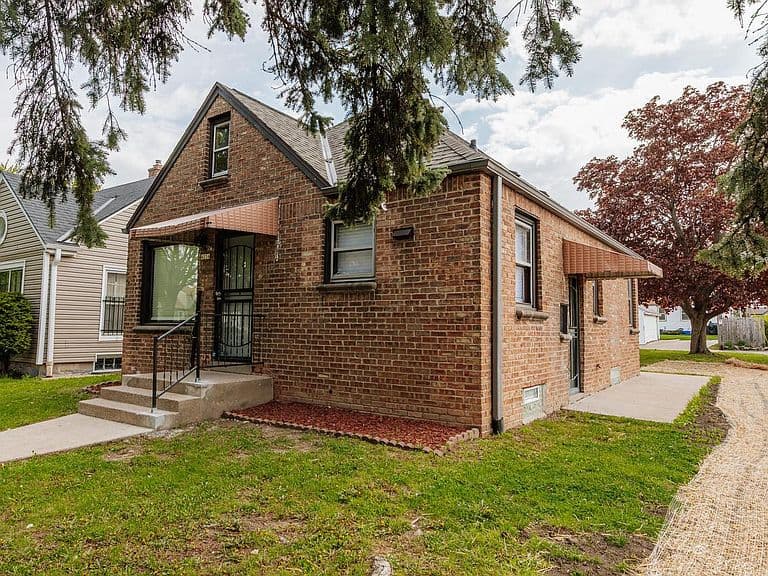 Listing photo 3